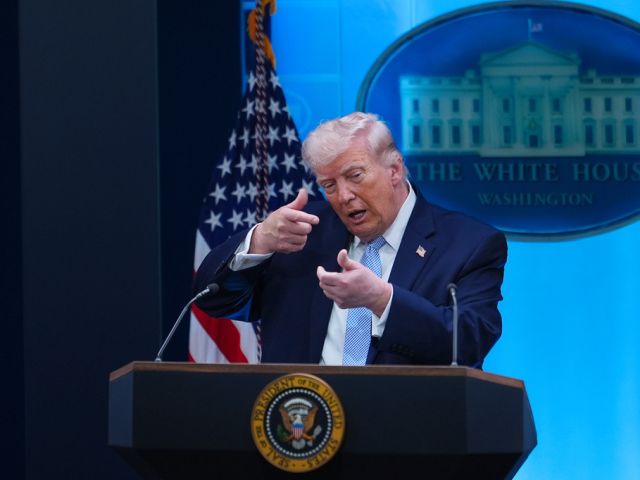 Трамп пригрозил тюрьмой журналистам, рассказавшим об операции по спасению летчика в Иране