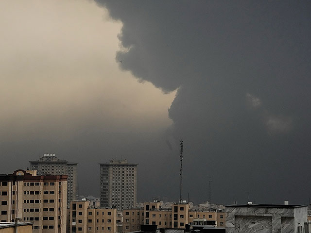 Иранские источники сообщают об авиаударах в Тегеране и Куме