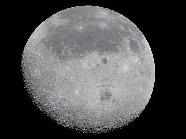 Ученые указали лунные кратеры с максимальным содержанием водяного льда