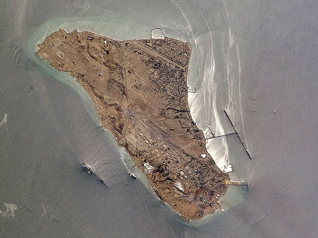 ВВС США и Израиля наносят удары по острову Харг, главному нефтяному хабу Ирана