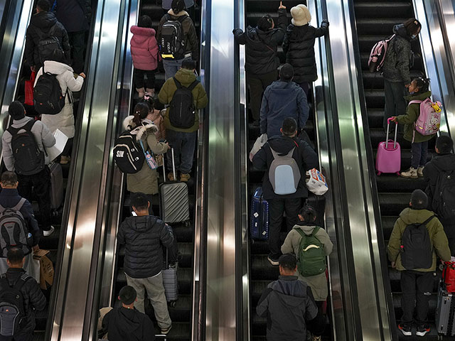 В Китае открылся самый длинный в мире эскалатор под открытым небом