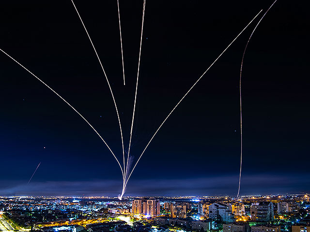 По оценкам армии, ракетные обстрелы продолжатся в праздничный вечер