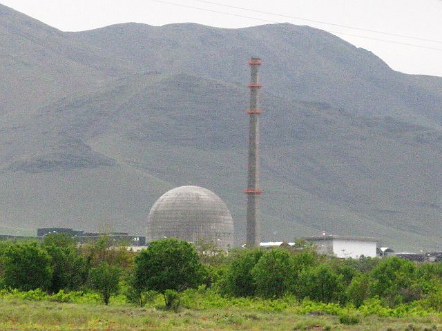 Ядерный реактор в Араке (Иран)