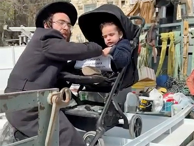 Полиция обвинила ультраортодоксальных демонстрантов в "циничном использовании младенцев"