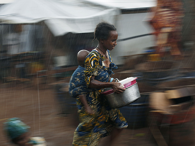 ООН предупреждает, что женщины и девочки больше всего страдают от нехватки воды во всем мире