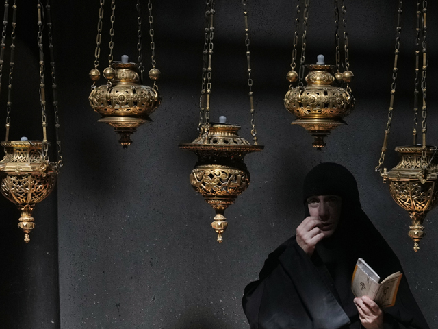 В храме Гроба Господня в Иерусалиме прошла церемония освящения Благодатного огня