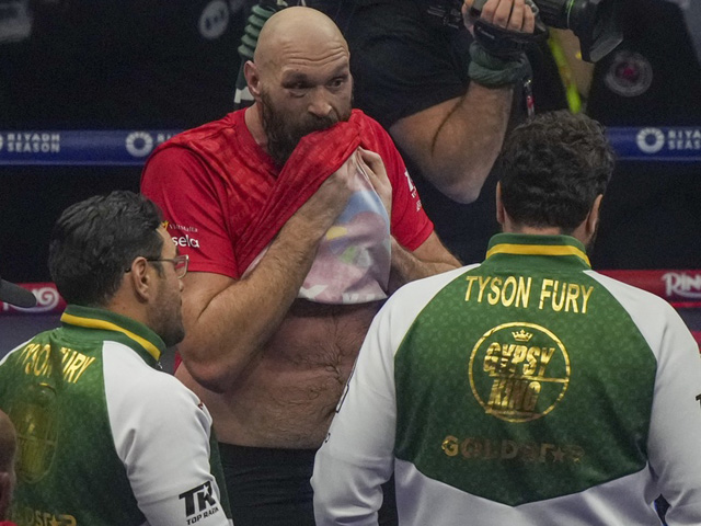 Бокс. Тайсон Фьюри победил россиянина