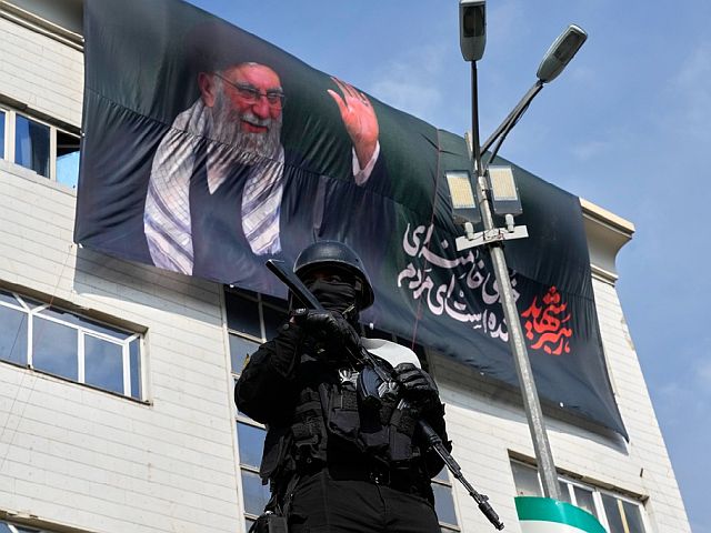 Иранский оперштаб обвинил Трампа в "пиратстве"