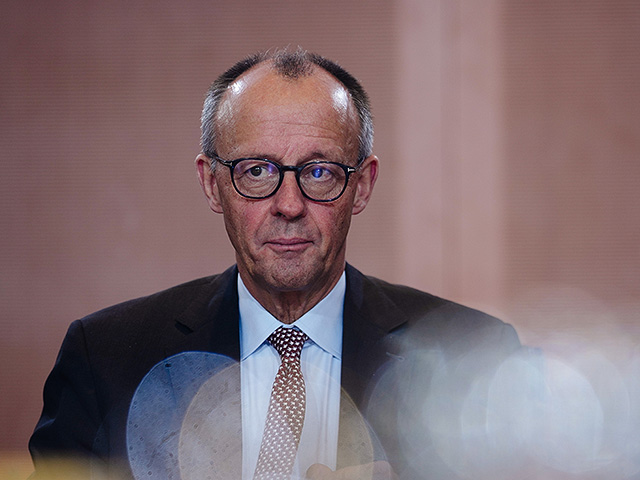 Германия временно снижает налог на топливо