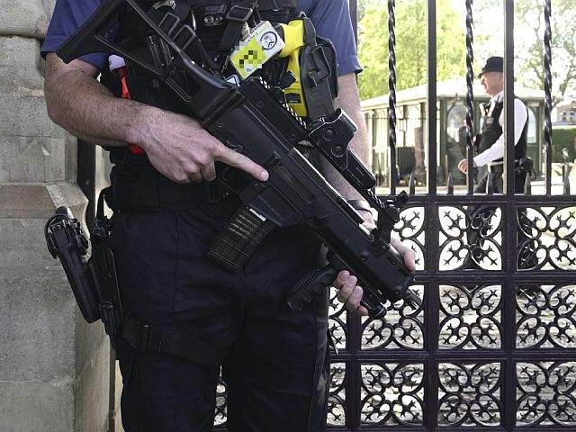 На севере Лондона предпринята попытка поджога синагоги. Задержаны двое подозреваемых