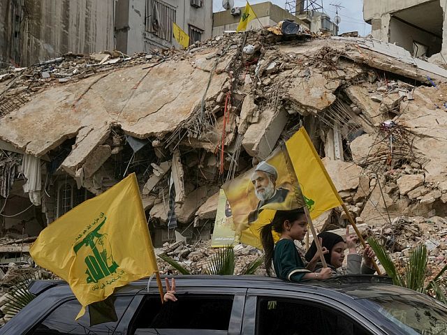 В Ливане похоронили двух высокопоставленных командиров "Хизбаллы"