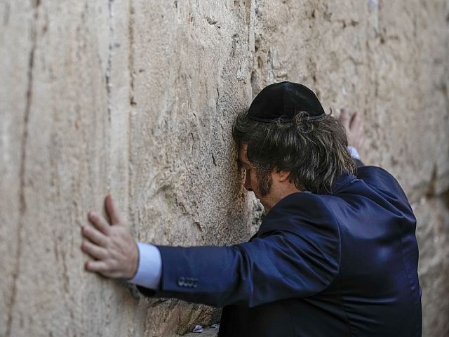 Президент Аргентины Хавьер Милей у Стены Плача в Иерусалиме в 2024 году