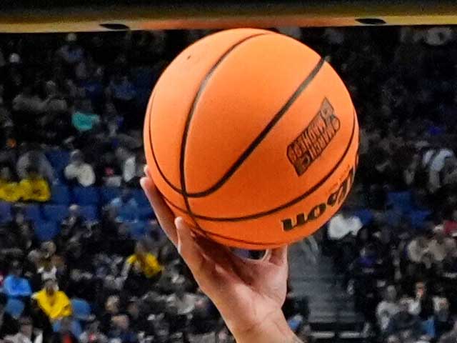 "Олимпиакос" догнал лидера. Результаты матчей Евролиги