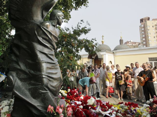 Биографии Булгакова и Высоцкого пометят маркировкой "18+" из-за закона о пропаганде наркотиков