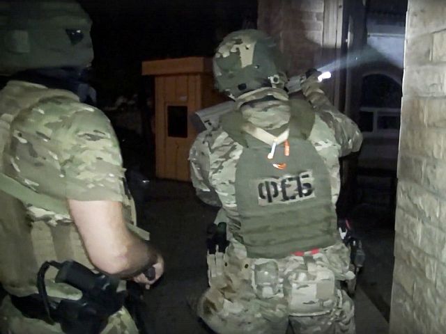 В российском издательстве ЭКСМО проводятся обыски по делу о "пропаганде ЛГБТ", гендиректор задержан