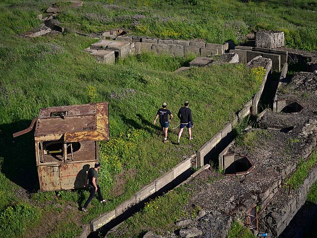 Десятки израильтян прорвались на территорию Сирии и забаррикадировались на крыше здания
