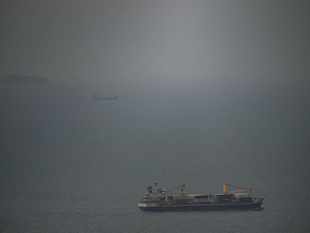 КСИР заявил, что один из задержанных в Ормузе контейнеровозов является израильским