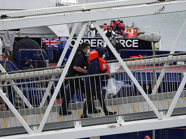 Франция и Великобритания договорились о борьбе с нелегалами, пересекающими Ла-Манш