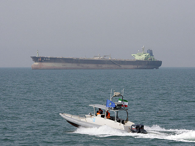 Трамп приказал уничтожать любые суда, устанавливающие мины в Ормузском проливе