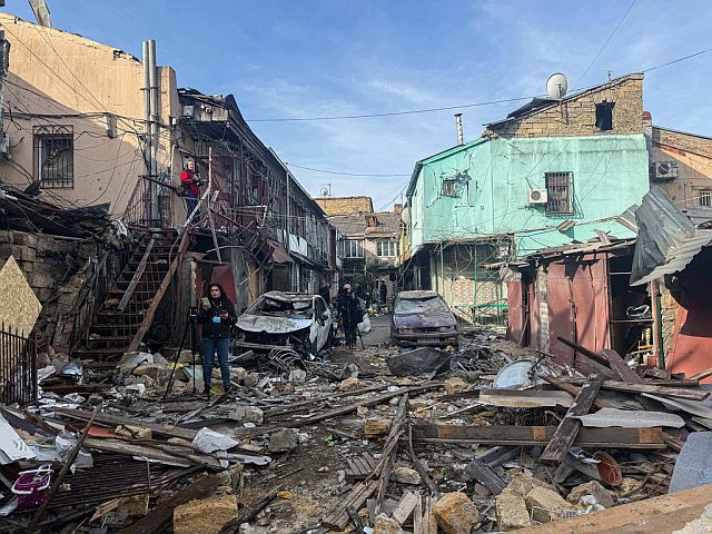 Последствия очередного удара армии РФ по жилому району Одессы. Фоторепортаж
