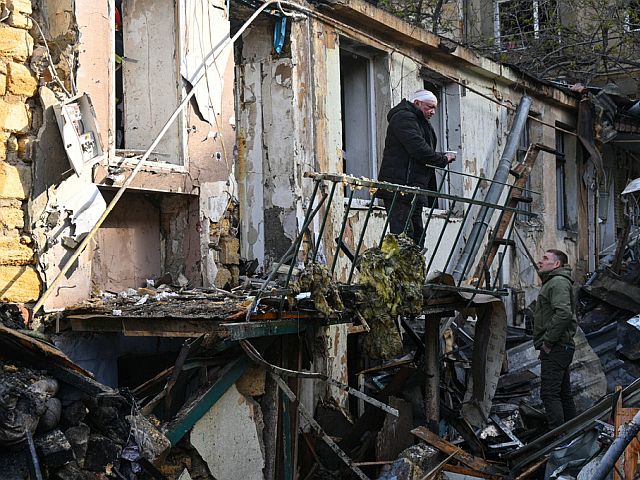 Последствия очередного удара армии РФ по жилому району Одессы. Фоторепортаж
