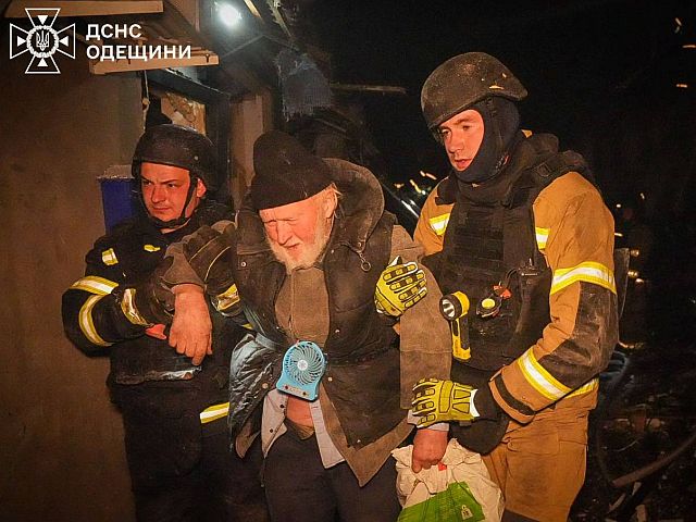 Последствия очередного удара армии РФ по жилому району Одессы. Фоторепортаж
