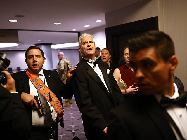 Покушение в Вашингтоне: эвакуация Трампа, арест стрелявшего. Фоторепортаж