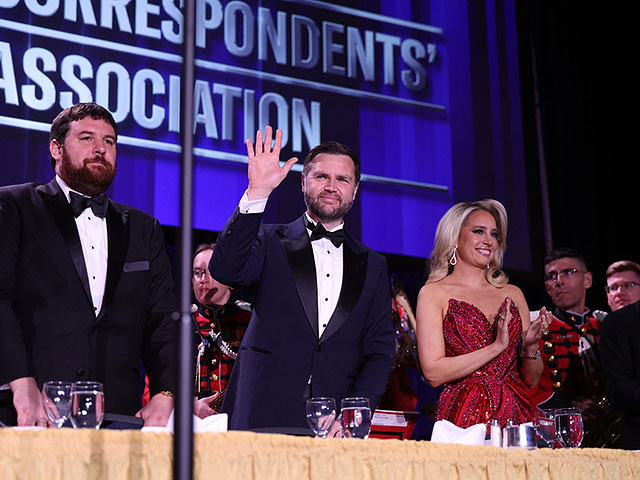 Покушение в Вашингтоне: эвакуация Трампа, арест стрелявшего. Фоторепортаж