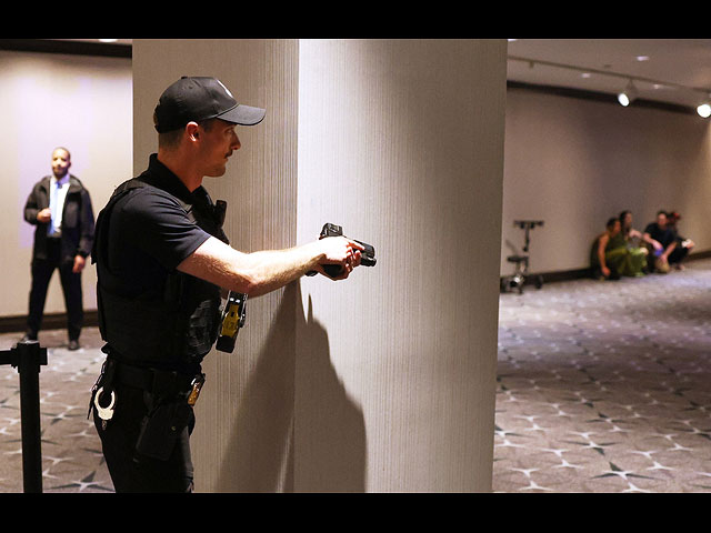 Покушение в Вашингтоне: эвакуация Трампа, арест стрелявшего. Фоторепортаж