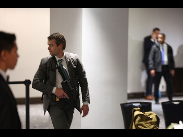 Покушение в Вашингтоне: эвакуация Трампа, арест стрелявшего. Фоторепортаж