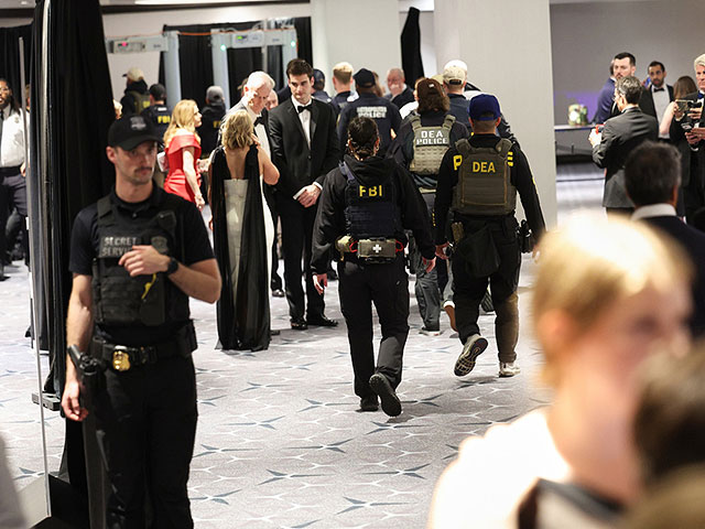 Покушение в Вашингтоне: эвакуация Трампа, арест стрелявшего. Фоторепортаж