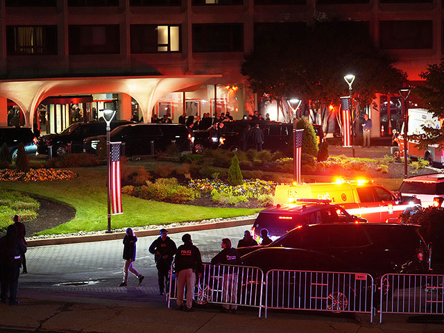 Покушение в Вашингтоне: эвакуация Трампа, арест стрелявшего. Фоторепортаж