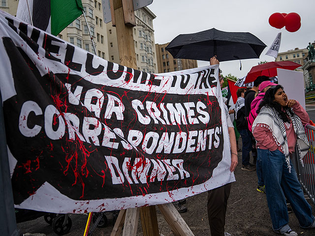 Покушение в Вашингтоне: эвакуация Трампа, арест стрелявшего. Фоторепортаж