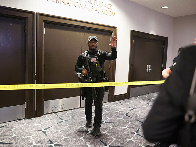 Покушение в Вашингтоне: эвакуация Трампа, арест стрелявшего. Фоторепортаж