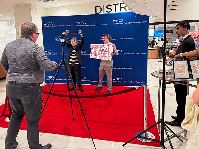 Покушение в Вашингтоне: эвакуация Трампа, арест стрелявшего. Фоторепортаж