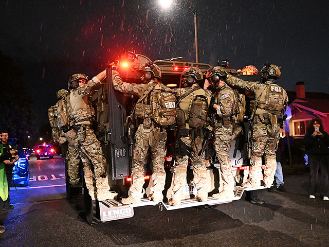 Покушение в Вашингтоне: эвакуация Трампа, арест стрелявшего. Фоторепортаж