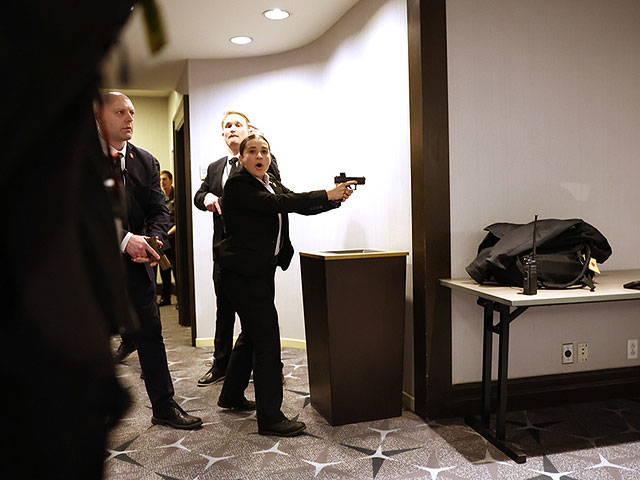 Покушение в Вашингтоне: эвакуация Трампа, арест стрелявшего. Фоторепортаж