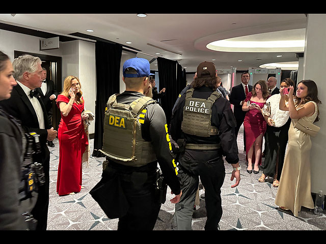 Покушение в Вашингтоне: эвакуация Трампа, арест стрелявшего. Фоторепортаж