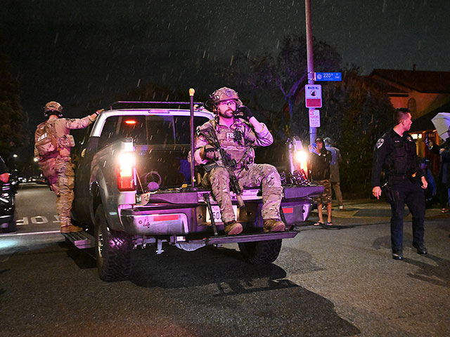 Покушение в Вашингтоне: эвакуация Трампа, арест стрелявшего. Фоторепортаж