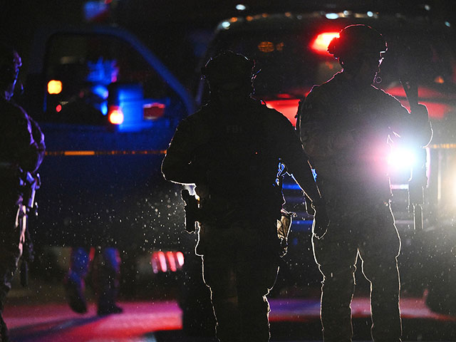 Покушение в Вашингтоне: эвакуация Трампа, арест стрелявшего. Фоторепортаж