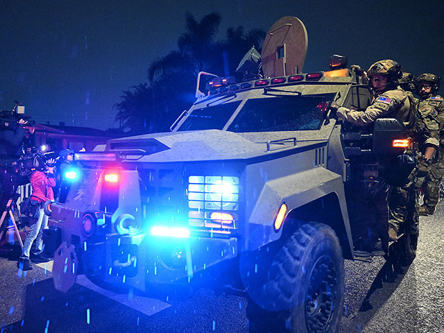 Покушение в Вашингтоне: эвакуация Трампа, арест стрелявшего. Фоторепортаж