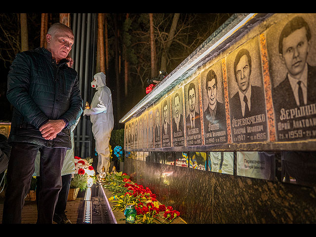 Мемориал, посвященный пожарным и рабочим, погибшим после Чернобыльской ядерной катастрофы. Славутич, 26 апреля 2026 года