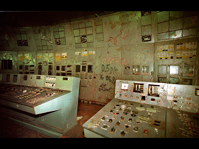 Заброшенная диспетчерская 4-го энергоблока ЧАЭС. 2000 год
