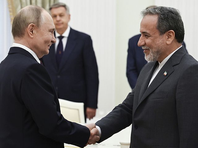 Глава МИД Ирана прибыл в Санкт-Петербург для встречи с Путиным