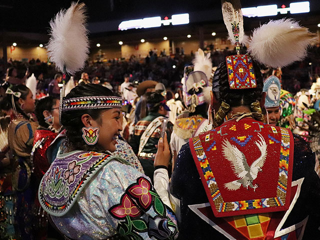 "Последний танец": Америка попрощалась с традиционным индейским фестивалем. Фоторепортаж