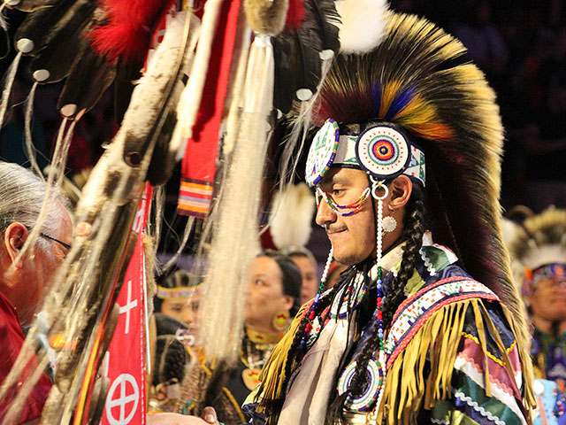 "Последний танец": Америка попрощалась с традиционным индейским фестивалем. Фоторепортаж