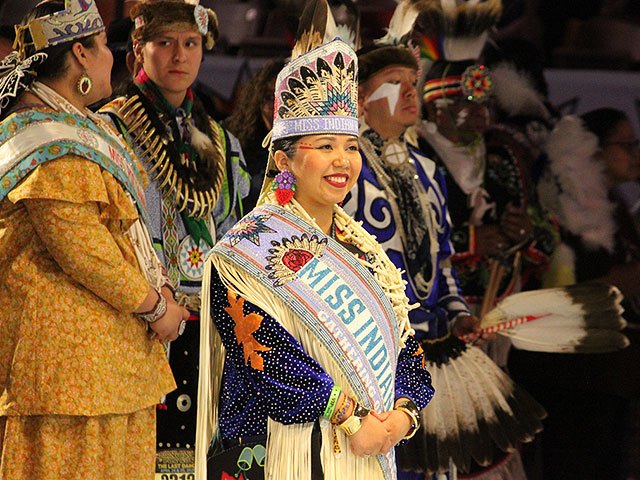 "Последний танец": Америка попрощалась с традиционным индейским фестивалем. Фоторепортаж