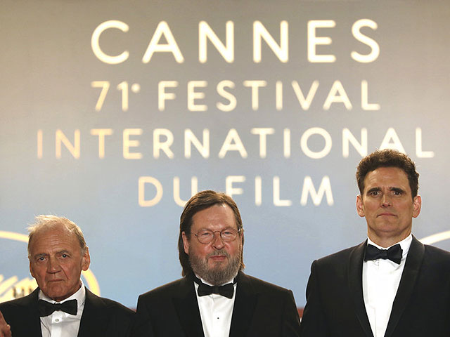 Слева направо: актер Бруно Ганц, режиссер Ларс фон Триер и актер Мэтт Диллон. 2018 год