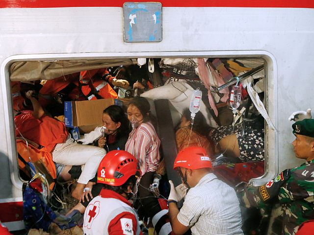 Железнодорожная авария в Индонезии, множество жертв
