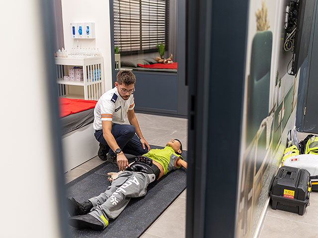 Центральный комплекс МАДА в Рамле: всегда готов к работе в условиях войны. Фоторепортаж